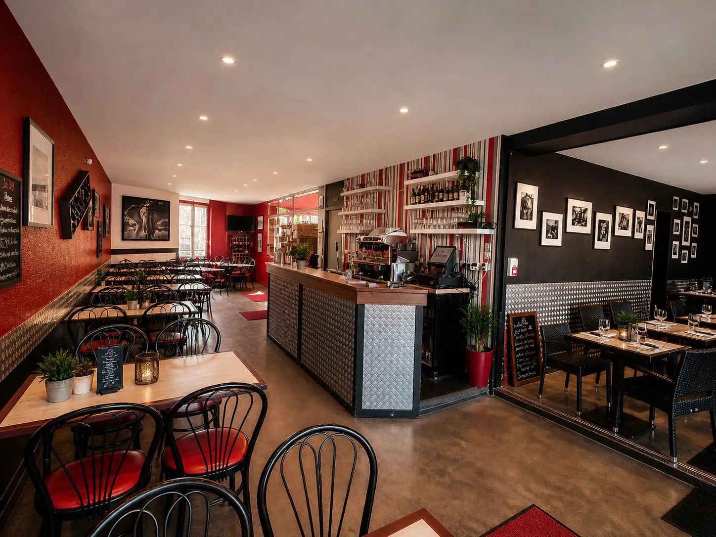 Salle et ambiance de brasserie au Le 39 à Oissel